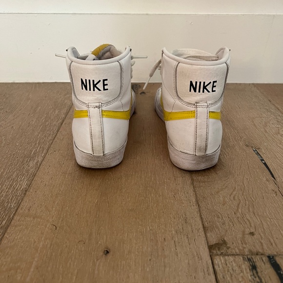 Nike Blazer Mid 77 Essential
White Opti Yellow (Women's) - Picture 3 of 7